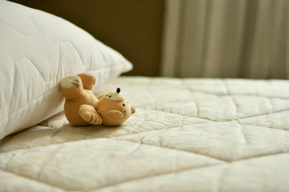 How to Choose a Mattress for Back Pain: A UK Buyer's Guide