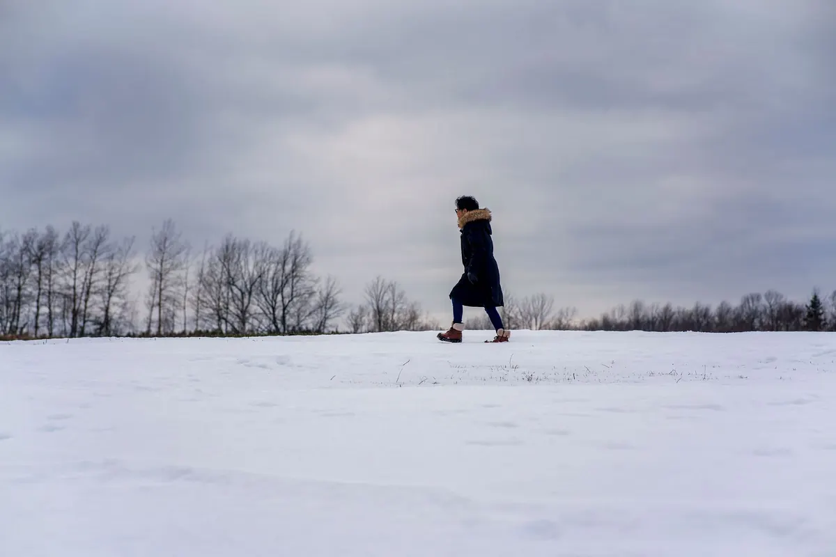 Winter Back Pain: How Cold Weather Affects Your Spine and 8 Ways to Stay Comfortable